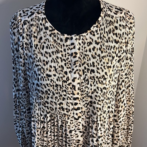 Banana Republic animal print pleated buttoned down long sleeves top blouse Sz S - Picture 2 of 7